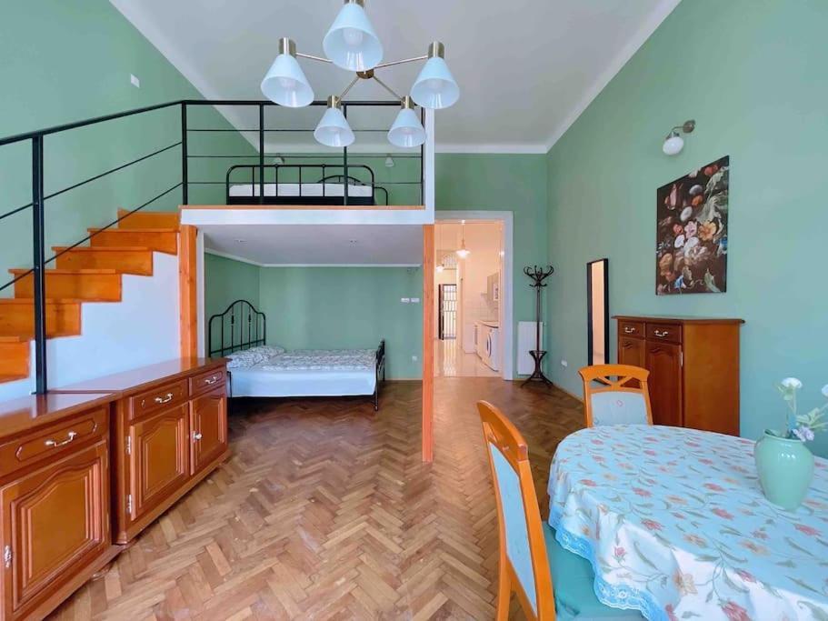 5 Downtown Vintage With Balcony * בודפשט