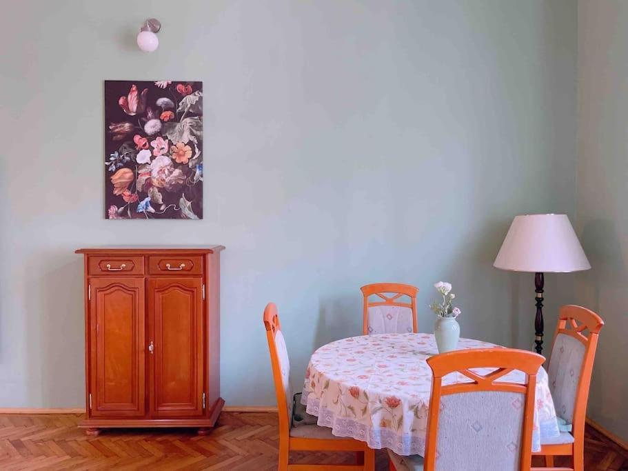 5 Downtown Vintage With Balcony דירה *