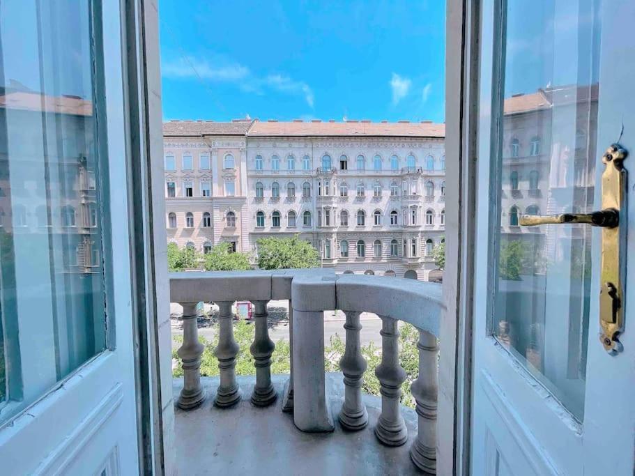 דירה 5 Downtown Vintage With Balcony בודפשט
