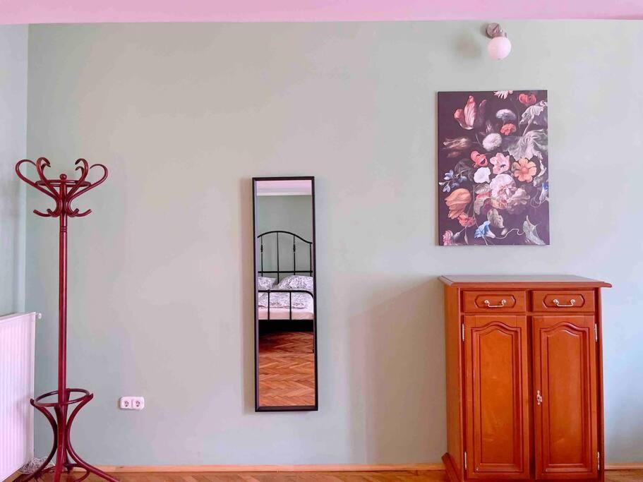 5 Downtown Vintage With Balcony דירה *